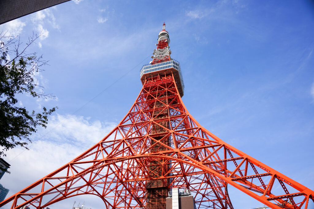 AVR Japan株式会社のオフィスの前は東京タワー