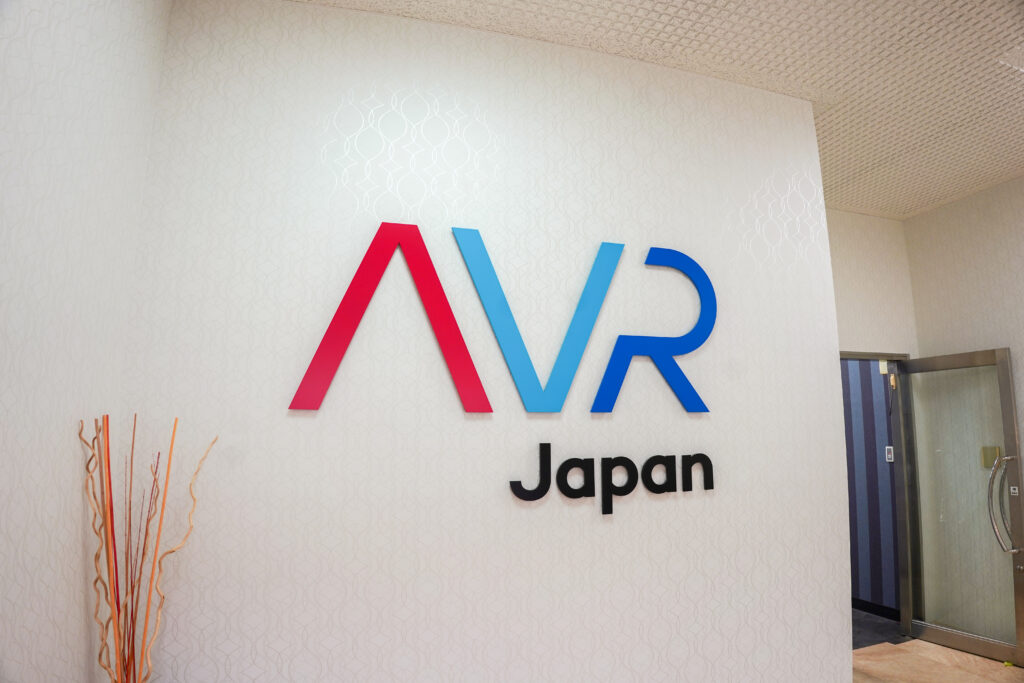 AVR Japan株式会社のオフィスのエントランス