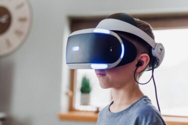 【VR×英語学習】VR機器を使って自宅からオンラインで英会話を学べるサービス３選
