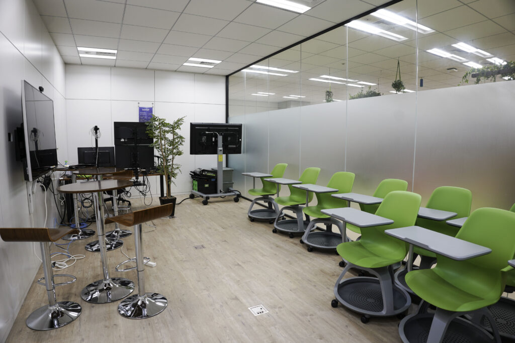 株式会社brabesoftのオフィスのスタジオルーム