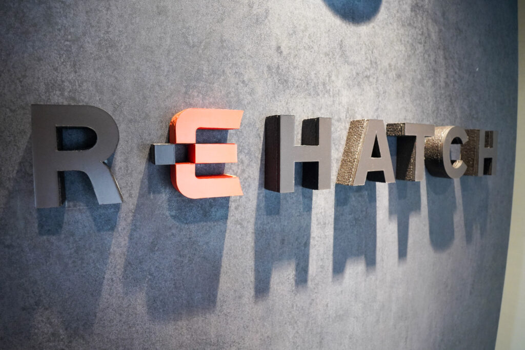 REHATCH株式会社のオフィスのエントランス