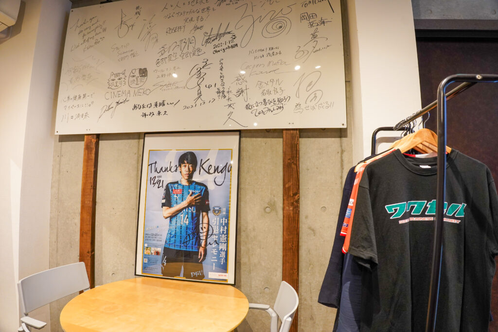 ワクセル株式会社のオフィスにある中村憲剛選手のサイン