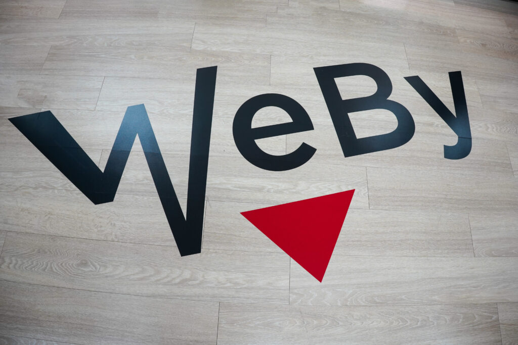 株式会社WEBYのオフィスのエントランス