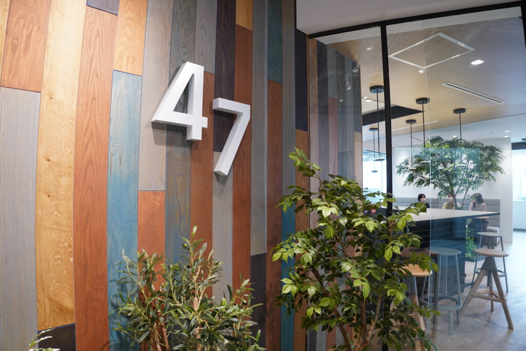 47ホールディングス株式会社のオフィスのメインエントランス