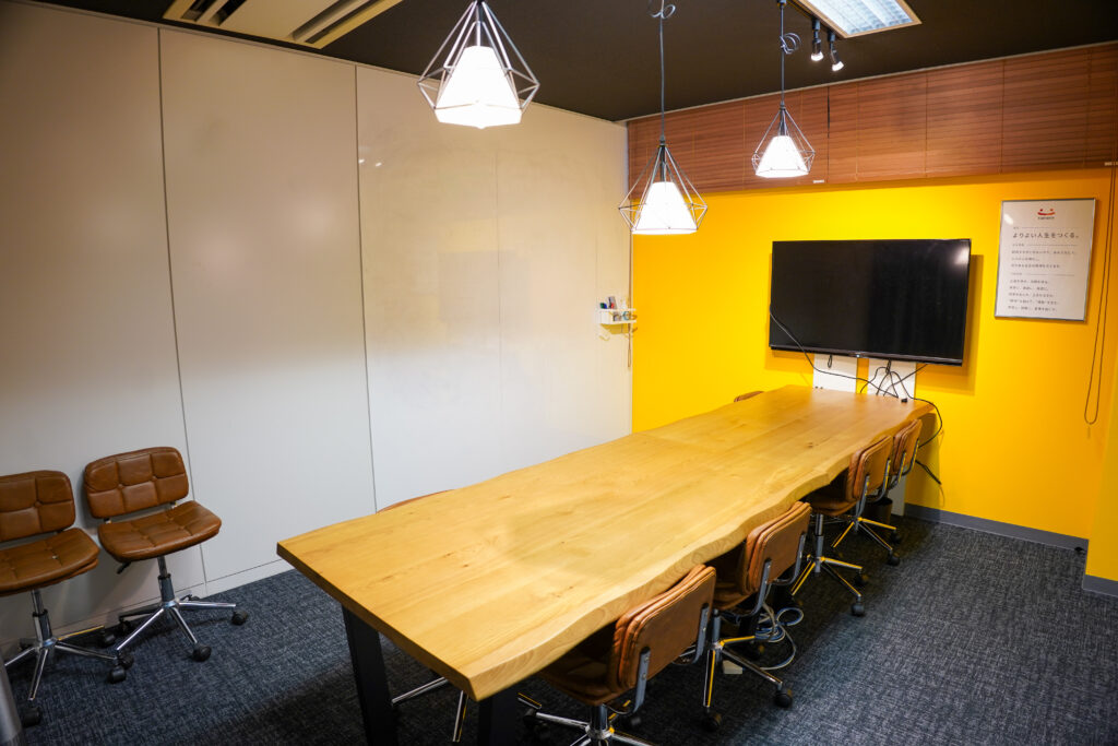 株式会社bydesignのオフィスの会議室