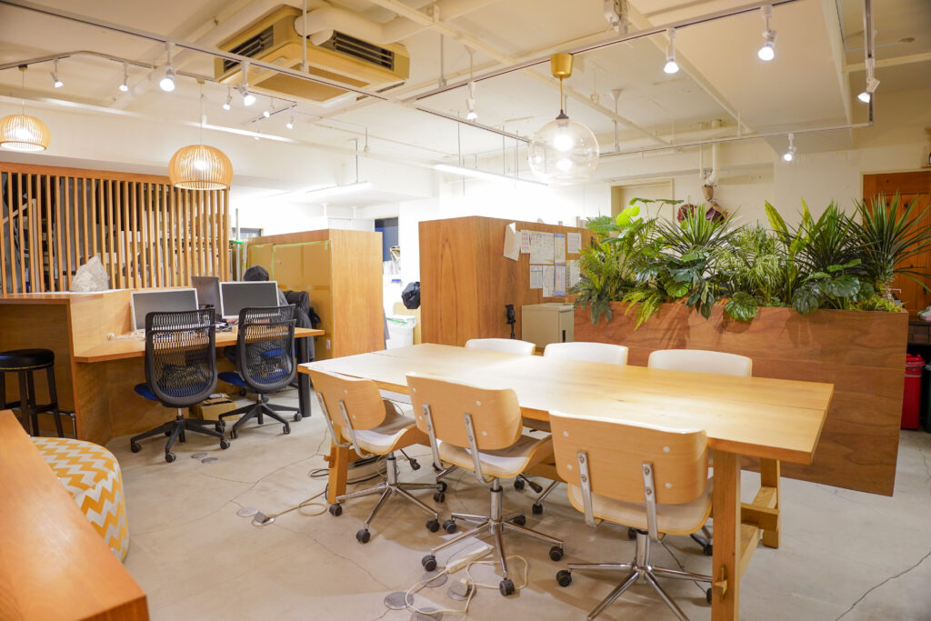 JIBUN HAUS.株式会社のオフィスの執務スペース