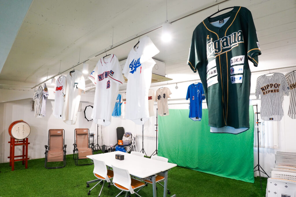 DORIRU株式会社に飾られているプロ野球選手のユニフォーム