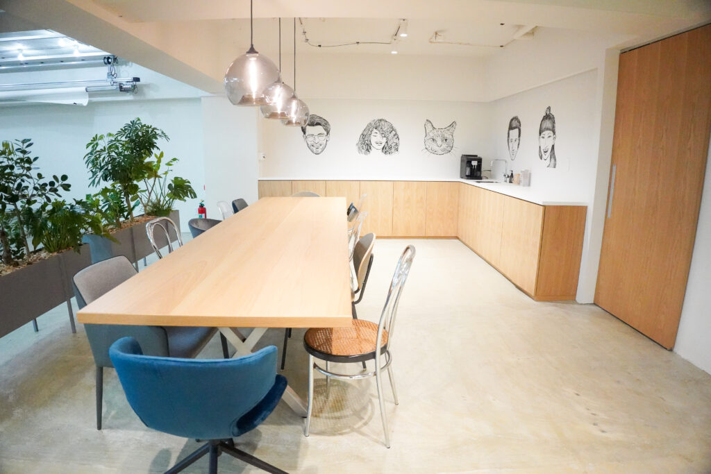 株式会社bydesignのオフィスのラウンジスペース