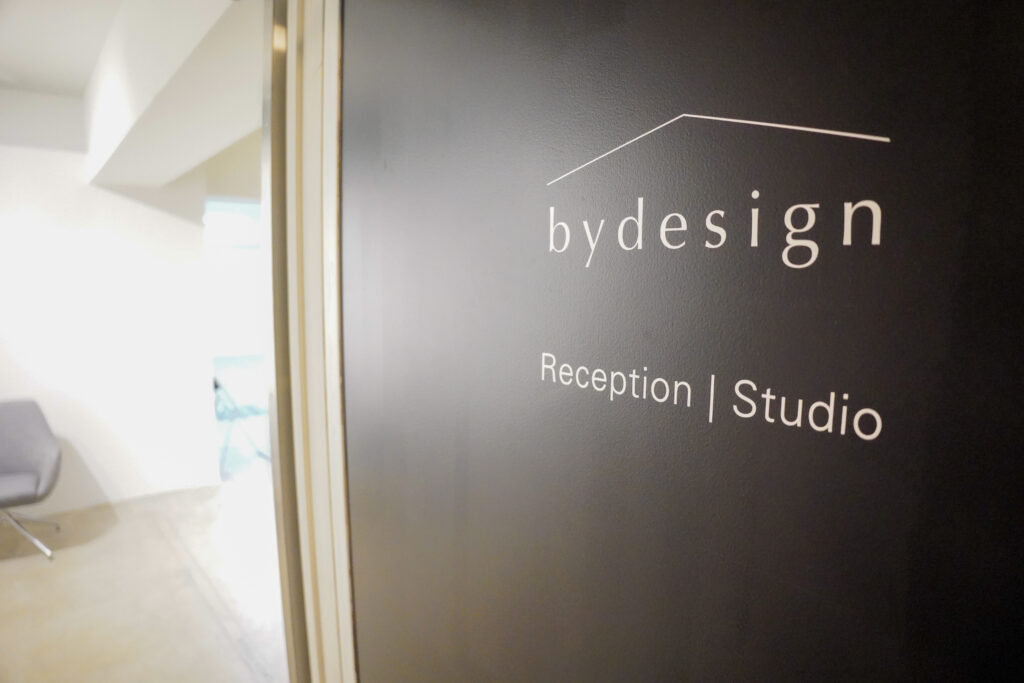 株式会社bydesignのオフィスのエントランス