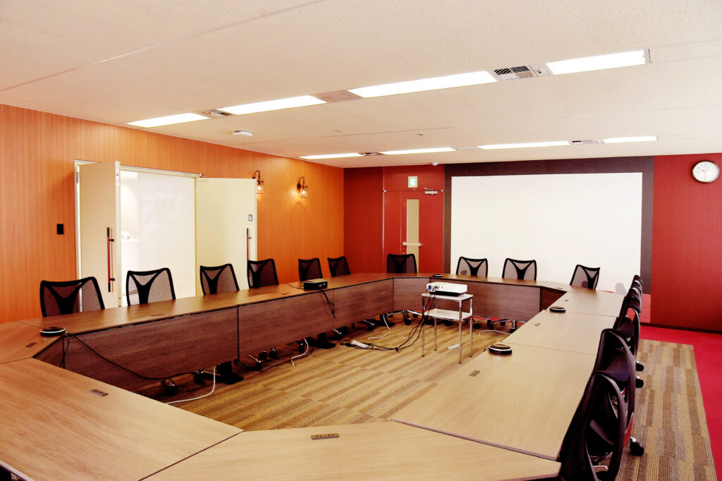 株式会社コマースニジュウイチの会議室