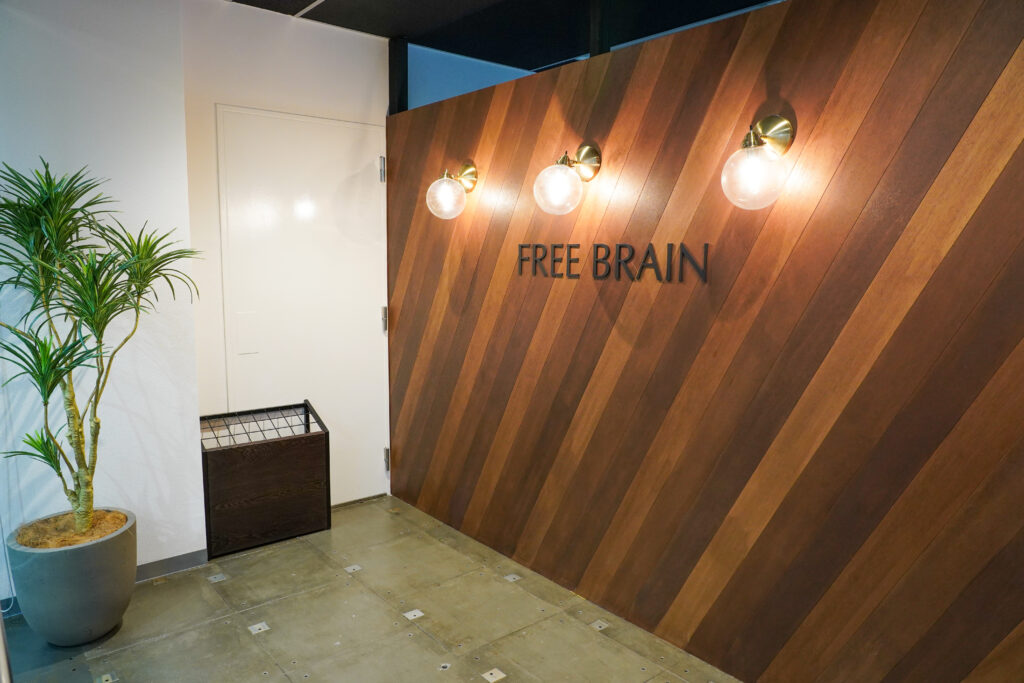 株式会社FREE BRAINのオフィスのエントランス